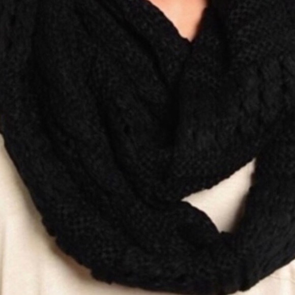 Last 1! 🌟Black Cable Knit chenille infinity Scarf - Picture 2 of 2